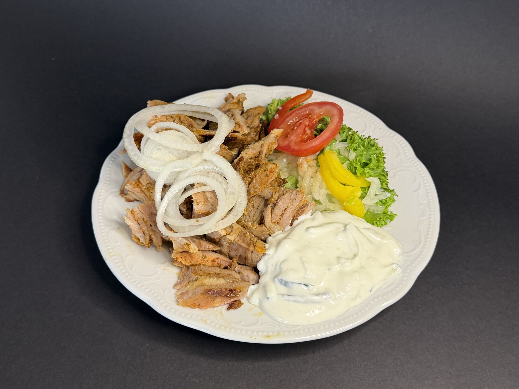 Gyros Teller mit Tzatziki und Salat